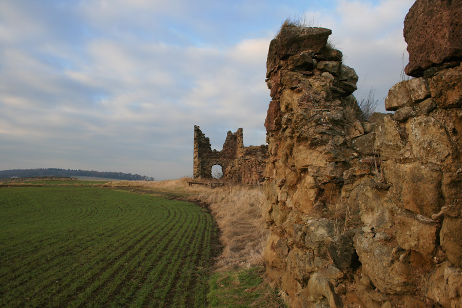 Barnes Castle Castle in Haddington, East Lothian Stravaiging